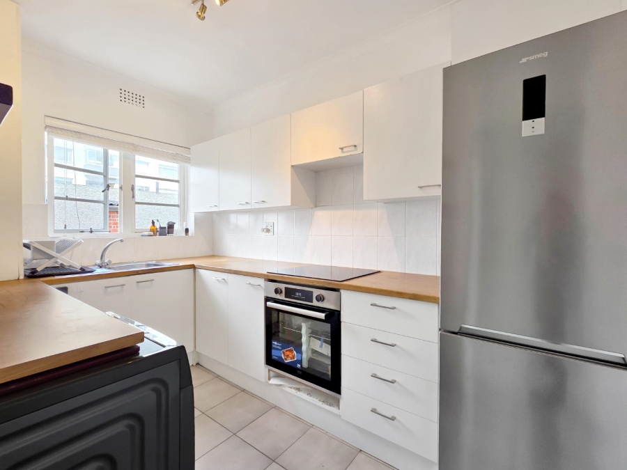 To Let 1 Bedroom Property for Rent in Sea Point Western Cape